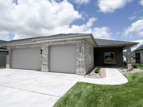 1695 N Forestview Ct, Wichita, KS 67235