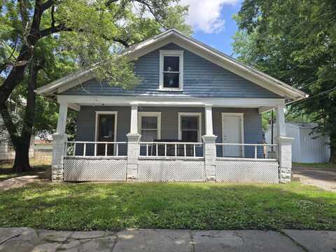 410 W 10th Ave, Winfield, KS 67156