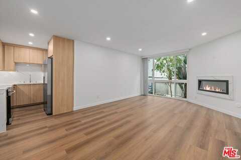 2447 N Beachwood Dr, Los Angeles, CA 90068