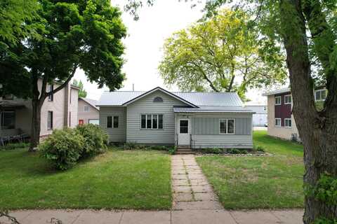 220 S Wacouta Avenue, Prairie Du Chien, WI 53821