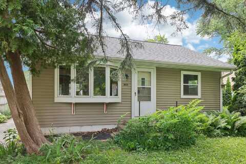 905 Ridgewood Way, Madison, WI 53713