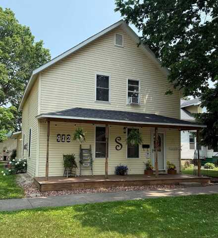 412 N Wacouta Avenue, Prairie Du Chien, WI 53821