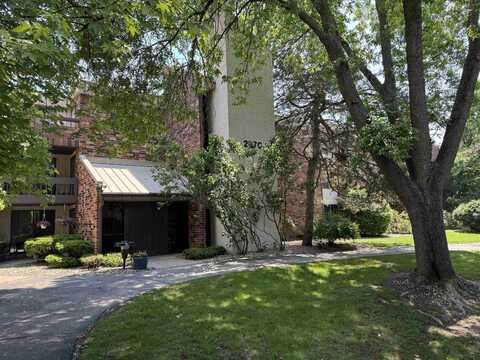 2470 W Good Hope Road, Glendale, WI 53209