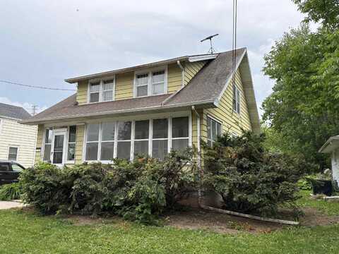 121 Kaukauna Street, Menasha, WI 54952