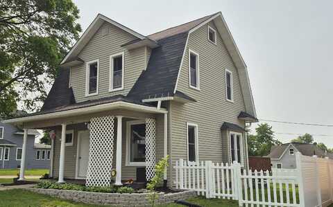 725 10th Street, Fennimore, WI 53809