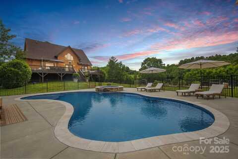 6500 Duck Creek Road, Lenoir, NC 28645