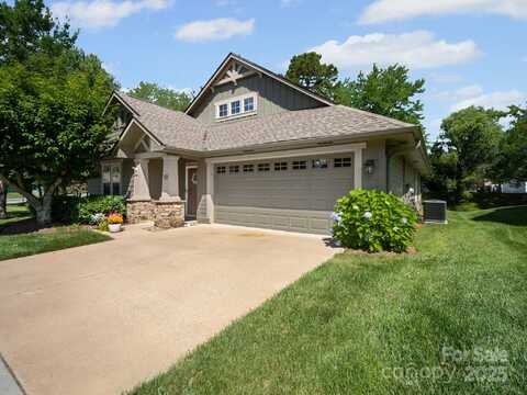 10 Gray Wolf Lane, Hendersonville, NC 28792
