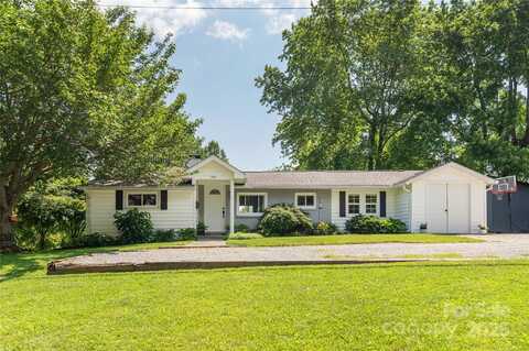 540 Oak Grove Road, Flat Rock, NC 28731