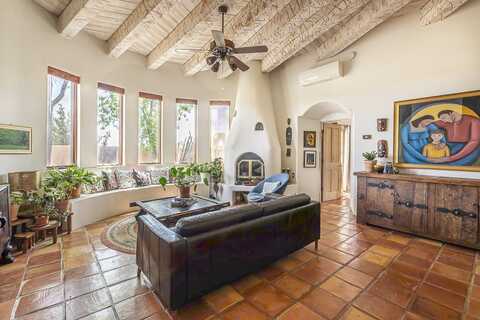 33 Moya Loop, Santa Fe, NM 87508