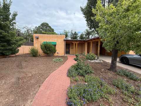 120 Camino Santiago, Santa Fe, NM 87501