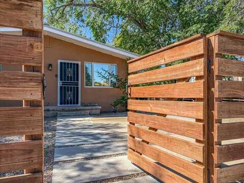 1924 Quapaw, Santa Fe, NM 87505