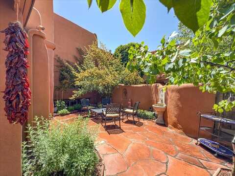 134 Houghton, Santa Fe, NM 87505