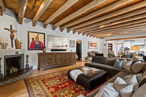 815 Camino Del Poniente, Santa Fe, NM 87505