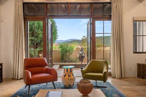 263 Las Colinas, Santa Fe, NM 87501