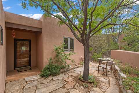 694 La Viveza, Santa Fe, NM 87501