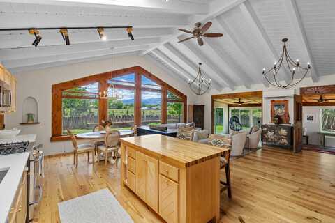 24 CALLE LILA, Santa Fe, NM 87506