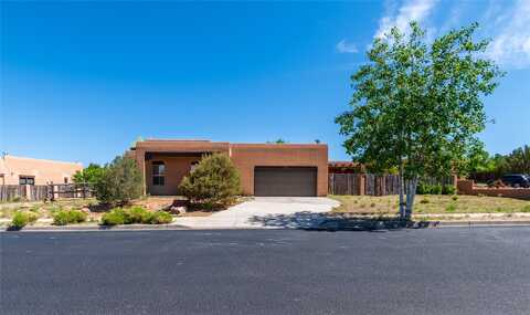 69 Bosquecillo, Santa Fe, NM 87508