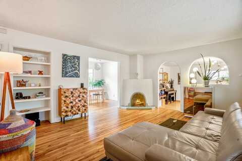 137 Camino De Las Crucitas, Santa Fe, NM 87501