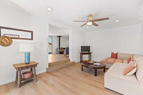 63 Povi Pin Poe, Santa Fe, NM 87506