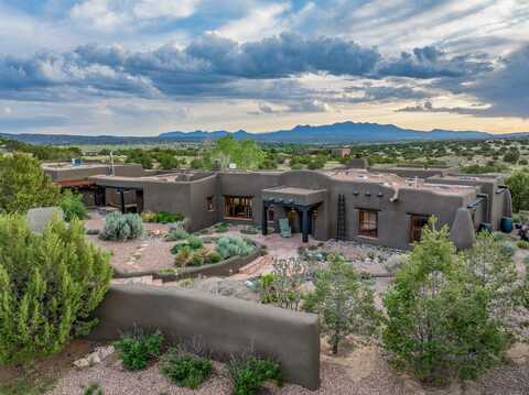 26 Camino Los Angelitos, Santa Fe, NM 87540