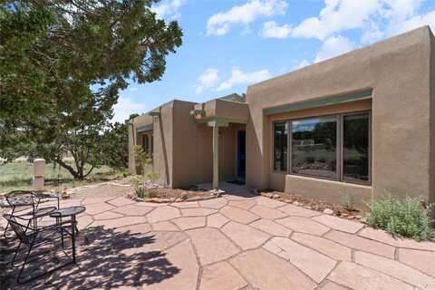 2 Gavilan Court, Santa Fe, NM 87508