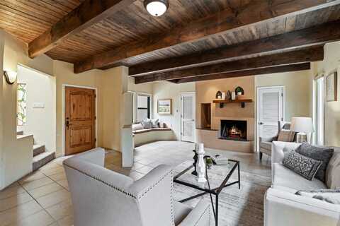 3046 Plaza Blanca, Santa Fe, NM 87507