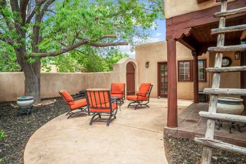 3244 Calle De Molina, Santa Fe, NM 87507