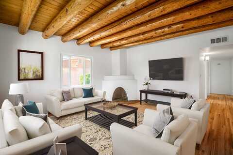 212 Sombrio Drive, Santa Fe, NM 87501
