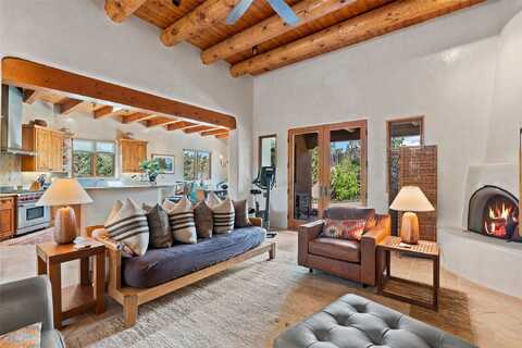 557 Valle Chamiso Lane, Santa Fe, NM 87505