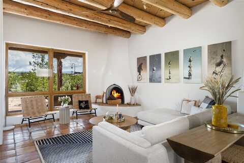 96 Sierra Azul, Santa Fe, NM 87507