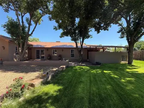 18 Walnut Loop, Espanola, NM 87532