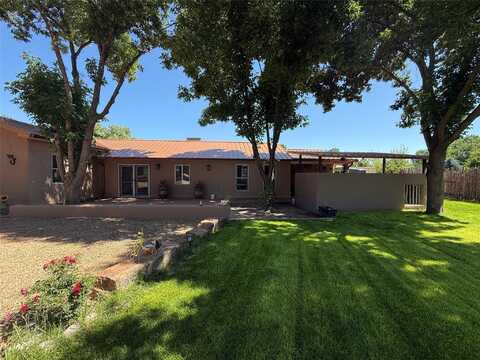 18 Walnut Loop, Espanola, NM 87532