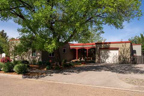 114 La Placita Circle, Santa Fe, NM 87505