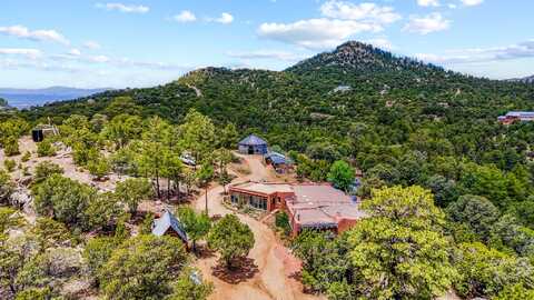 7675 Old Santa Fe, Santa Fe, NM 87505