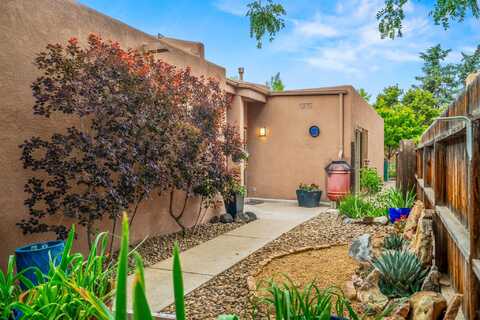 1547 Escondida Court, Santa Fe, NM 87507