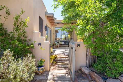 22 Esquila Road, Santa Fe, NM 87508