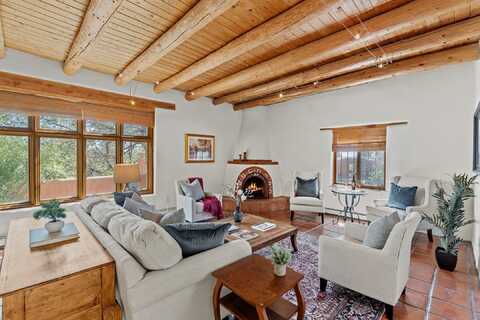 1289 Lejano Lane, Santa Fe, NM 87501