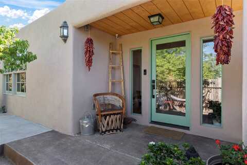 1009 Velarde Road, Santa Fe, NM 87507