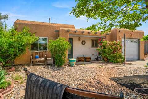 1361 Acequia Borrada, Santa Fe, NM 87507