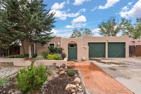 2906 Camino Esquinas, Santa Fe, NM 87505