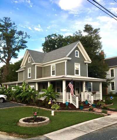 24 MAIN ST, WACHAPREAGUE, VA 23480