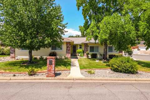 676 Country Oak Drive, Redding, CA 96003