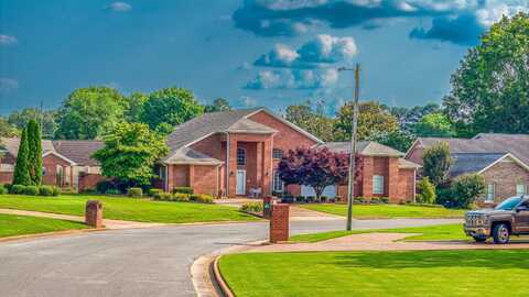 1926 Charlotte Ct, Florence, AL 35630