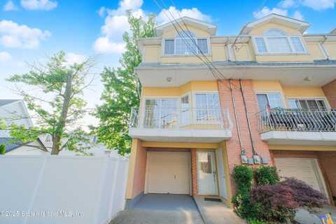 24 Ostrich Court, Staten Island, NY 10309