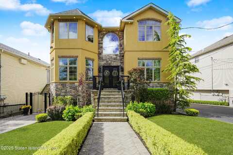 36 Idaho Avenue, Staten Island, NY 10309