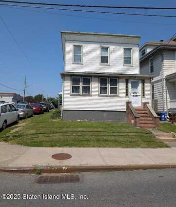 2011 Clove Road, Staten Island, NY 10304