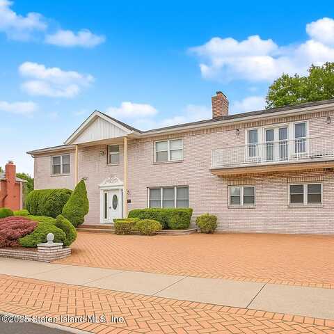 30 Alverson Loop, Staten Island, NY 10309