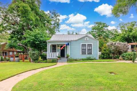 409 Plum St, Fredericksburg, TX 78624