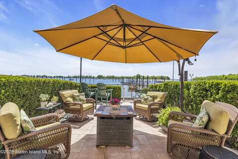 60 Harbour Court, Staten Island, NY 10308
