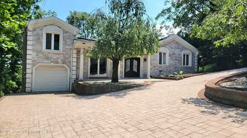 200 Coverly Avenue, Staten Island, NY 10301